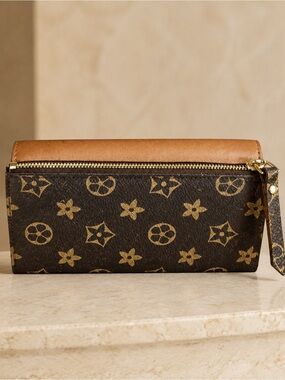 Brown Magnetic Bifold Wallet with Zipper